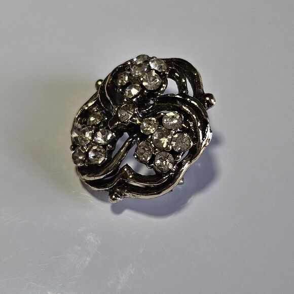 W.M.C.A. (White Metal Casters Association) vintage Gold white rhinestone brooch - Picture 6 of 9